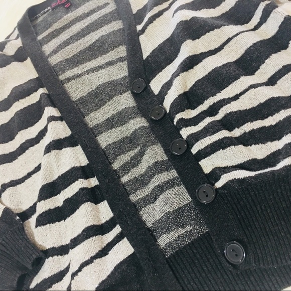 Sparkly Gray & Black Three-Quarter Sleeve Cardigan - Picture 2 of 2